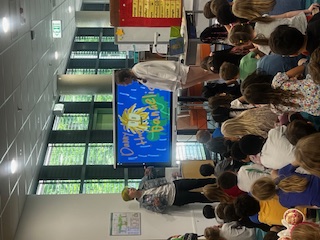MS students read to elementary students