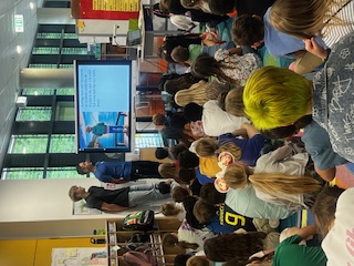 MS students read to elementary students